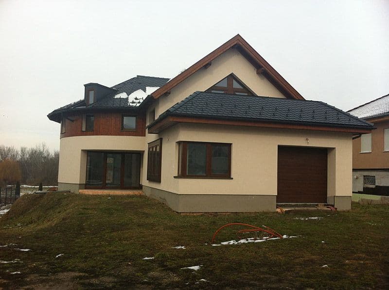 Panorámás családi ház estrich betonozási referenciája